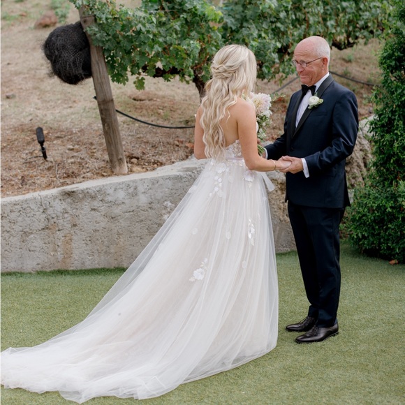 Mira Zwillinger Wedding Dress | Size 4 - Picture 3 of 11